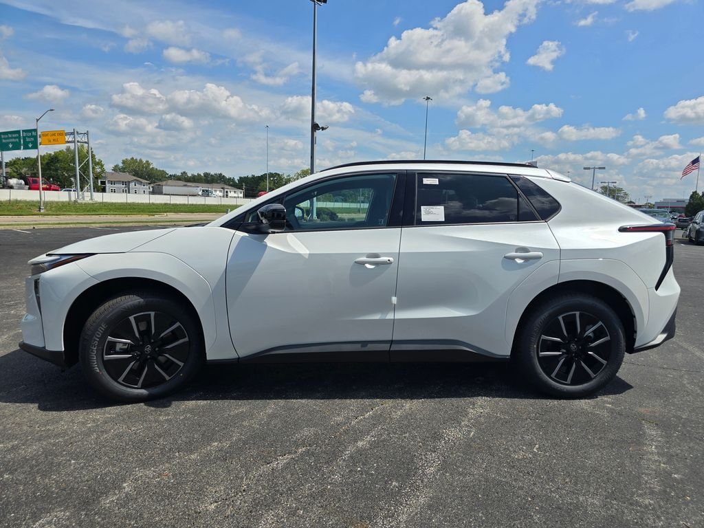 New 2026 Wind Chill Pearl <sup>1</sup> Toyota  XLE image 11