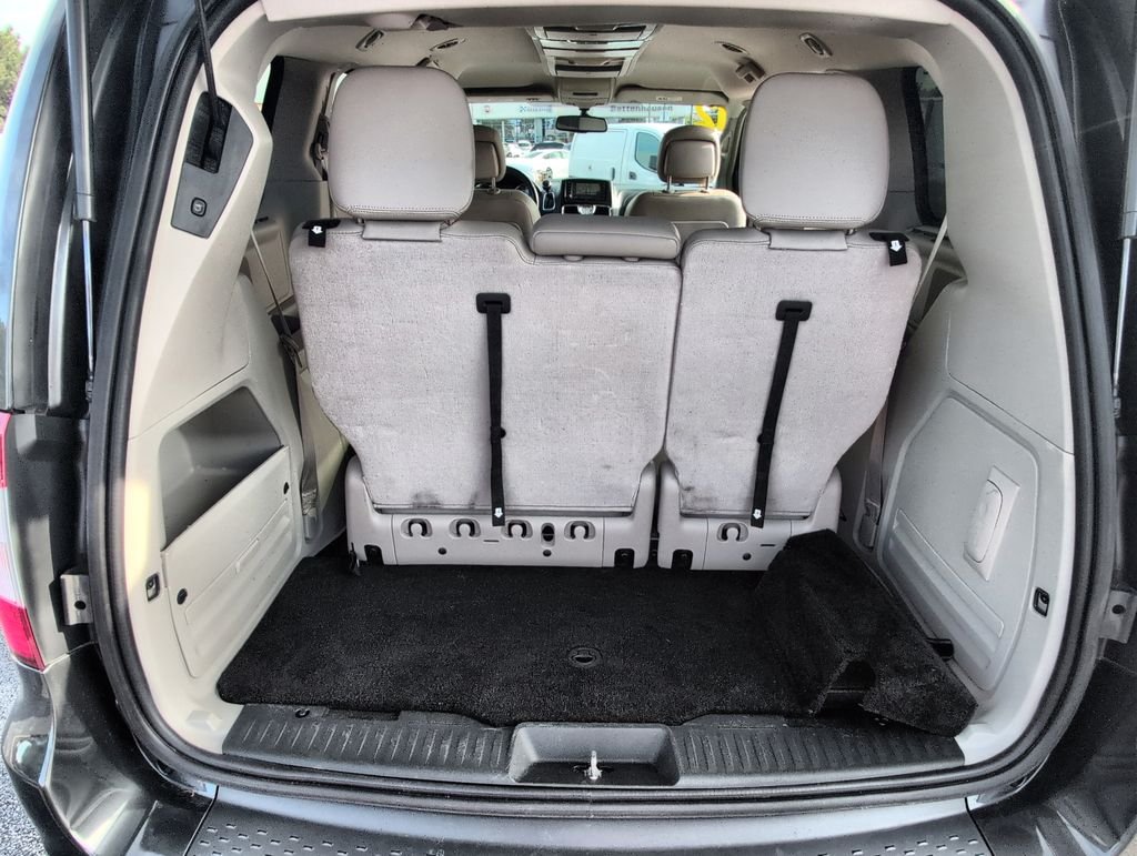 Used 2012 Gray Chrysler Touring-L image 19
