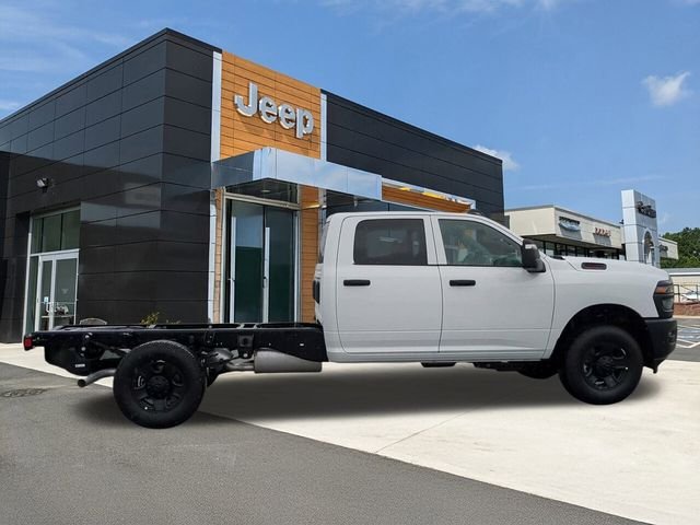 New 2026 Bright White Clear-Coat Exterior Paint RAM Tradesman image 9