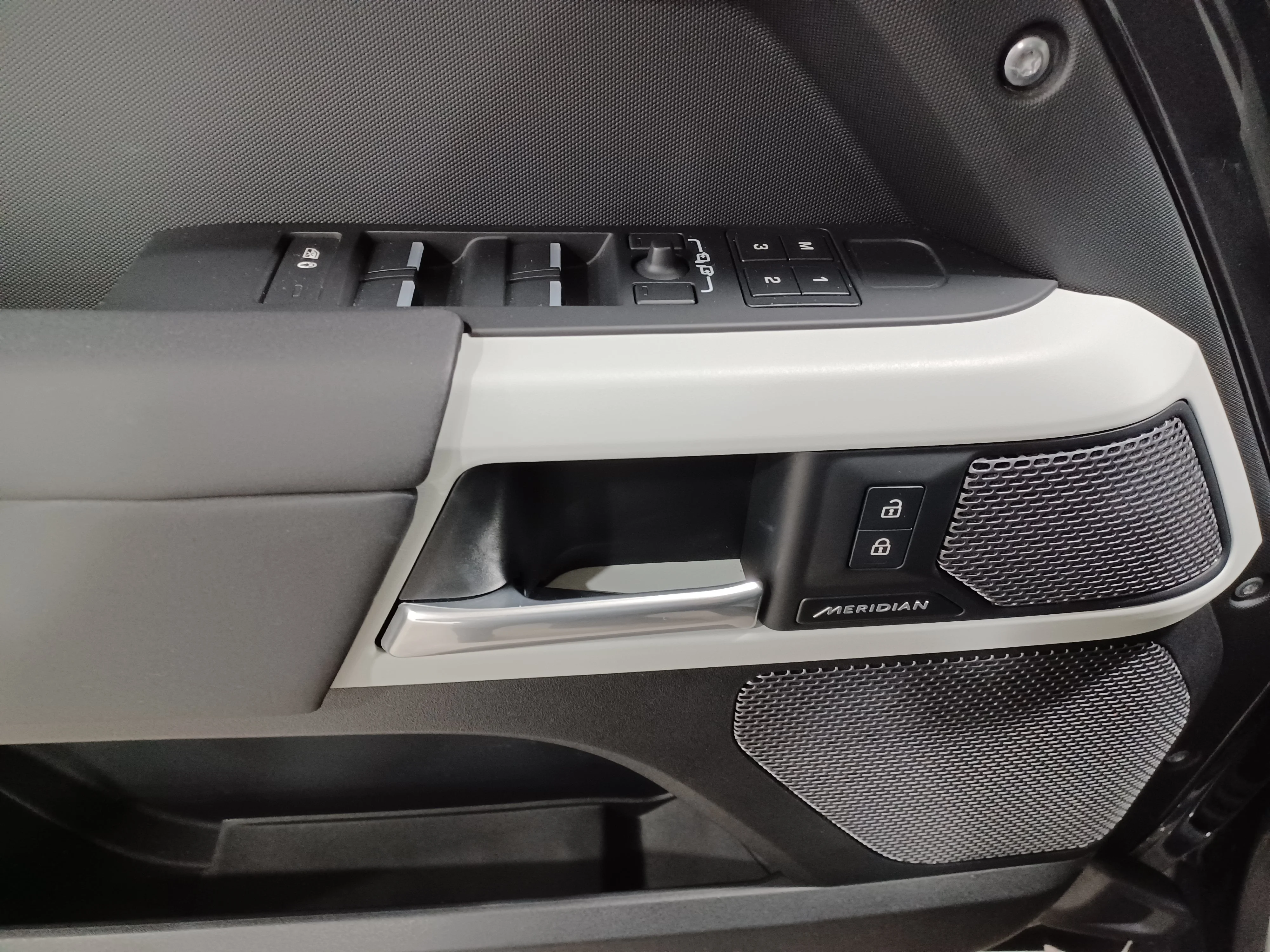 Certified Used 2024 Gray Land Rover X-Dynamic SE image 9