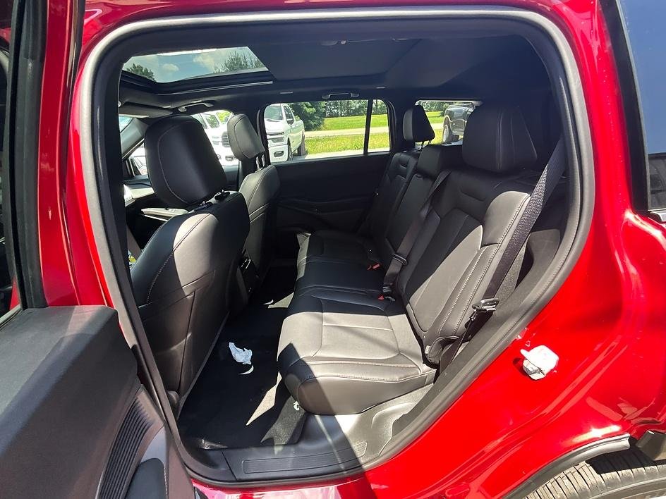 New 2026 Red Hot Pearl-Coat Exterior Paint Jeep Limited image 26