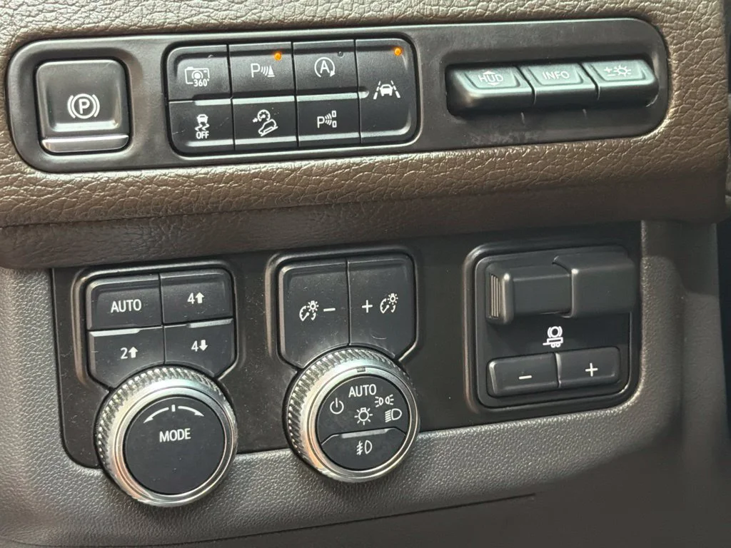 Used 2024 White Frost Tricoat GMC Denali image 26