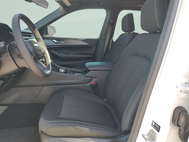 New 2027 Bright White Clear-Coat Paint Jeep Laredo X image 29