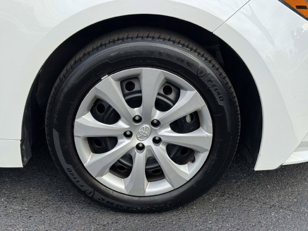 Used 2025 White Toyota LE image 27