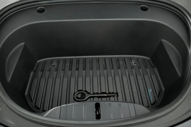 Used 2023 GRAY Tesla  image 12