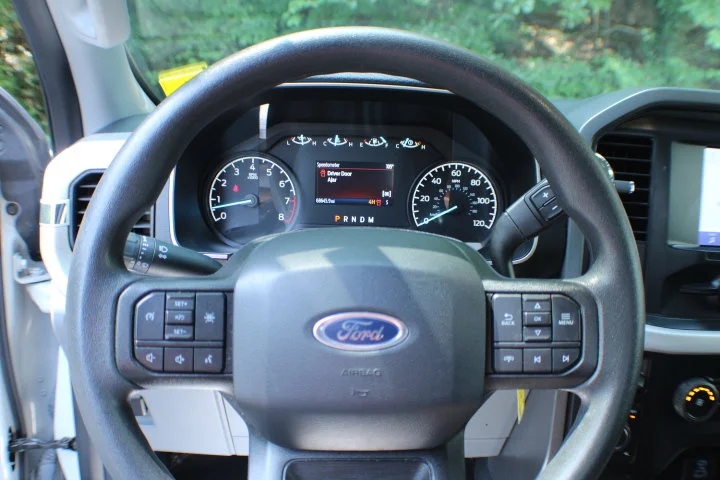 Used 2023  Ford  image 8