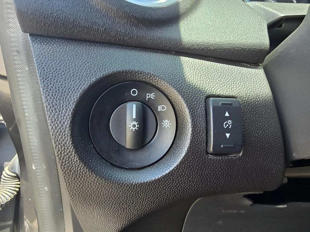 Used 2019 Magnetic Metallic Ford SE image 21