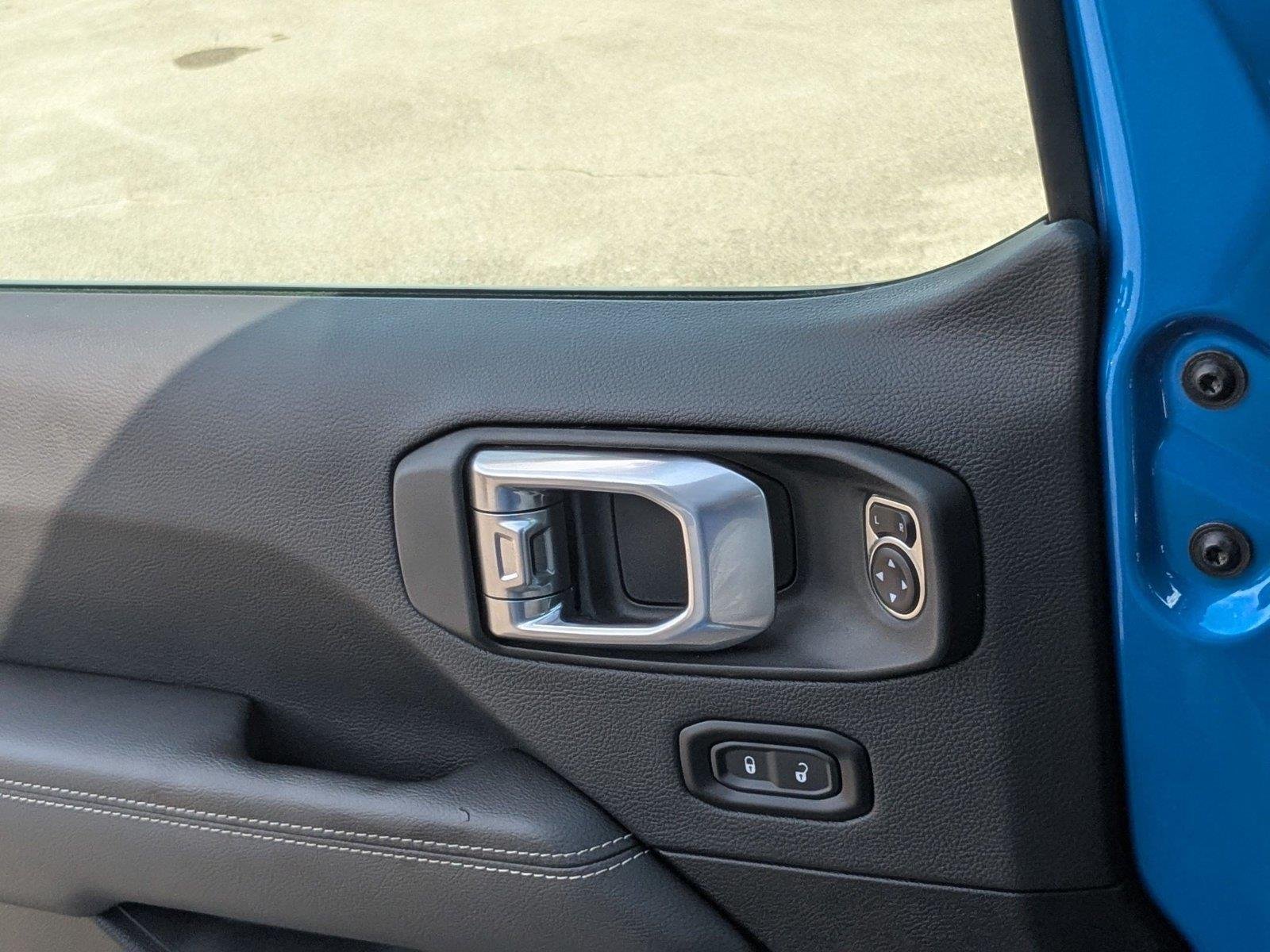 Used 2023 Hydro Blue Pearlcoat Jeep Rubicon image 18