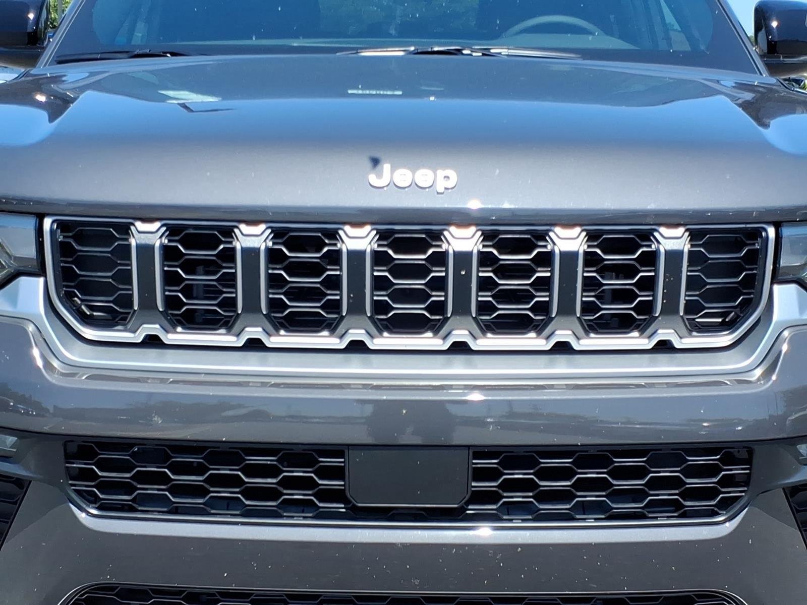 New 2026 Baltic Gray Metallic Clear-Coat Exterior Paint Jeep Limited image 13