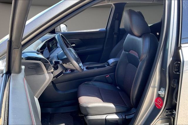 Used 2025 Gray Nissan SR image 23
