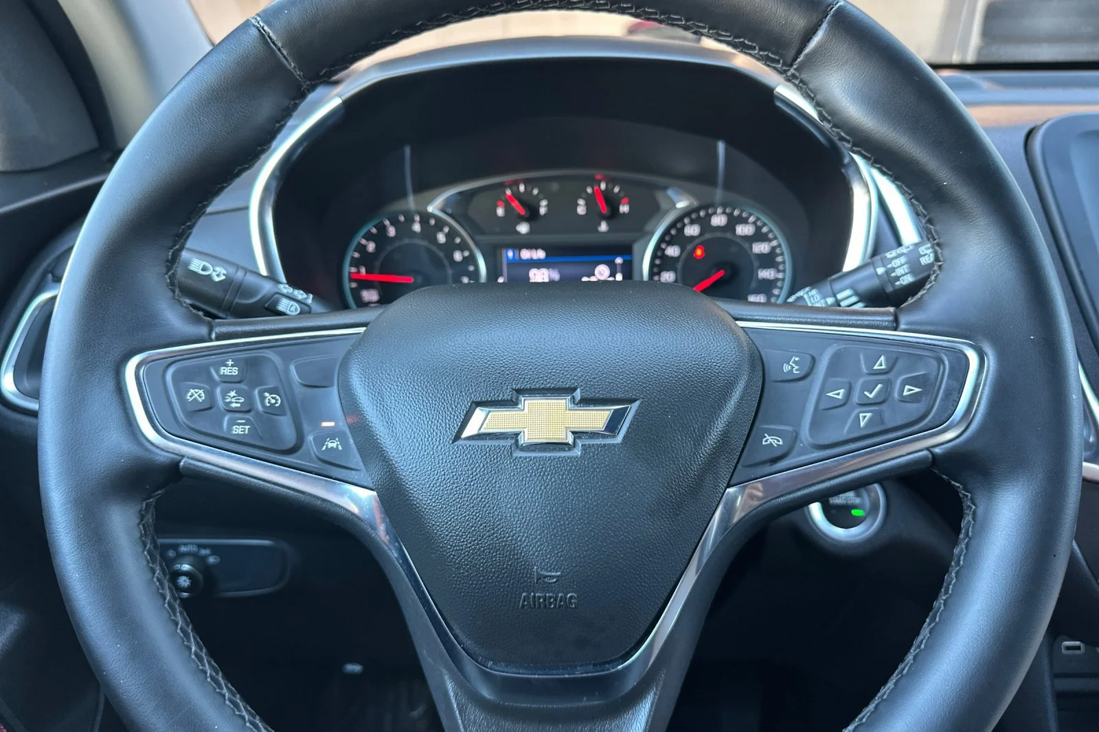 Used 2024 Summit White Chevrolet LT image 24