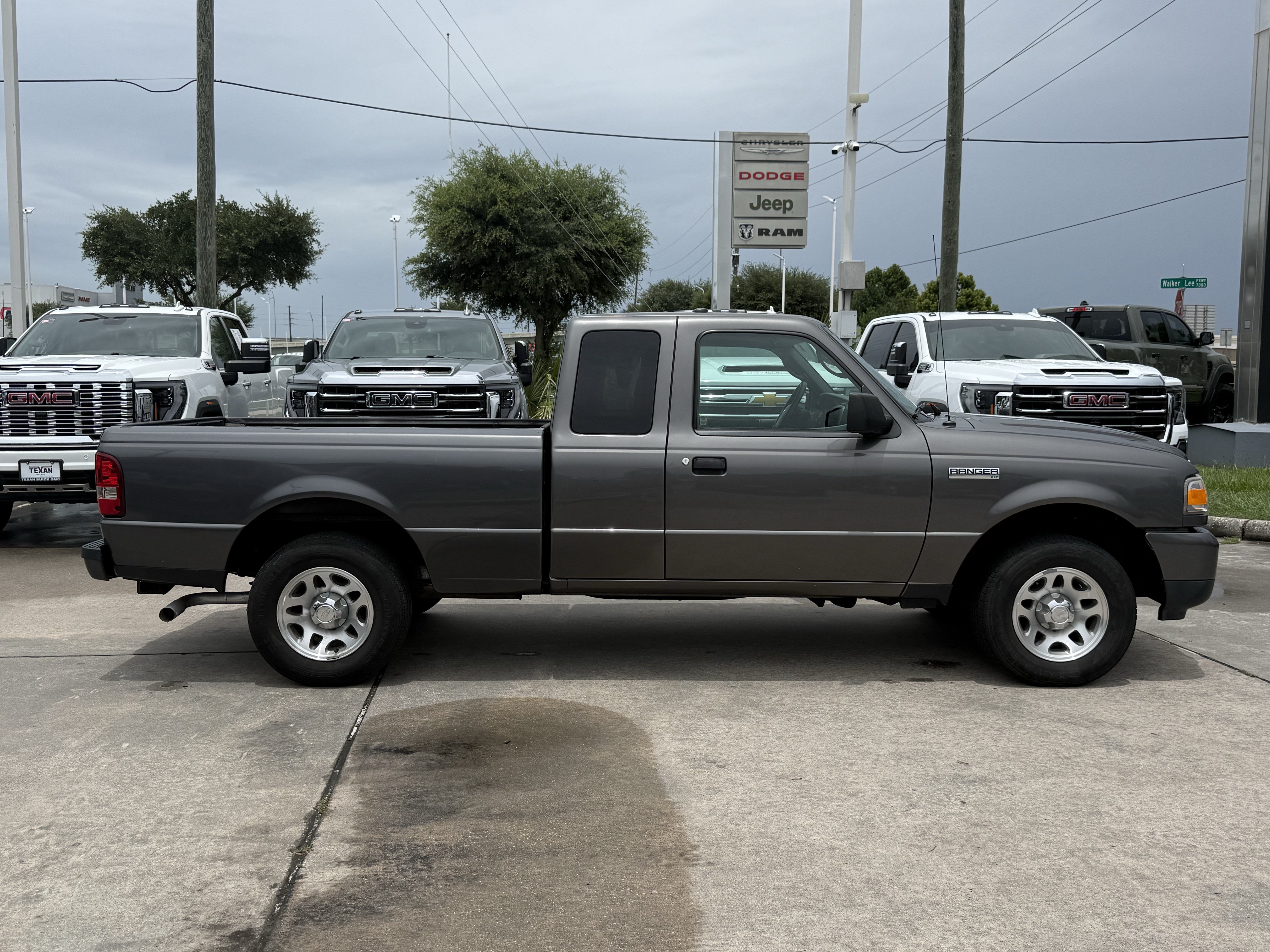 Used 2011 Dark Shadow Gray Metallic Ford XLT image 3