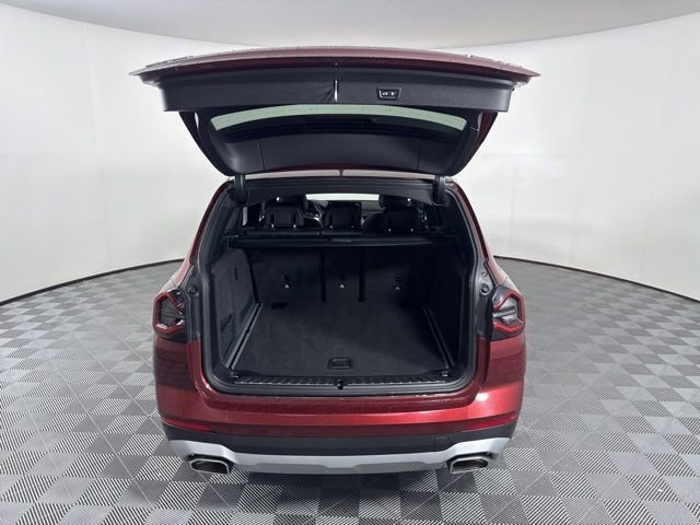 Used 2022  BMW xDrive30i image 11