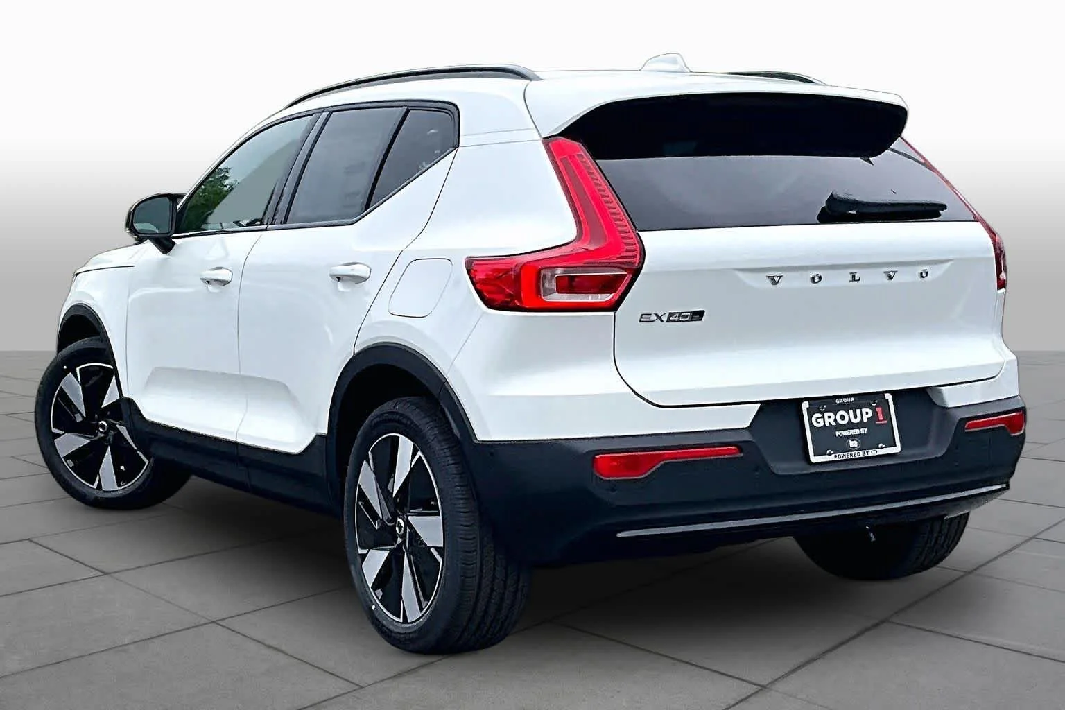 New 2026 WHITE Volvo Plus image 3