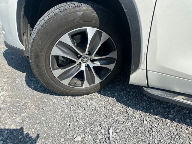 Used 2021 Blizzard Pearl Toyota XLE image 7