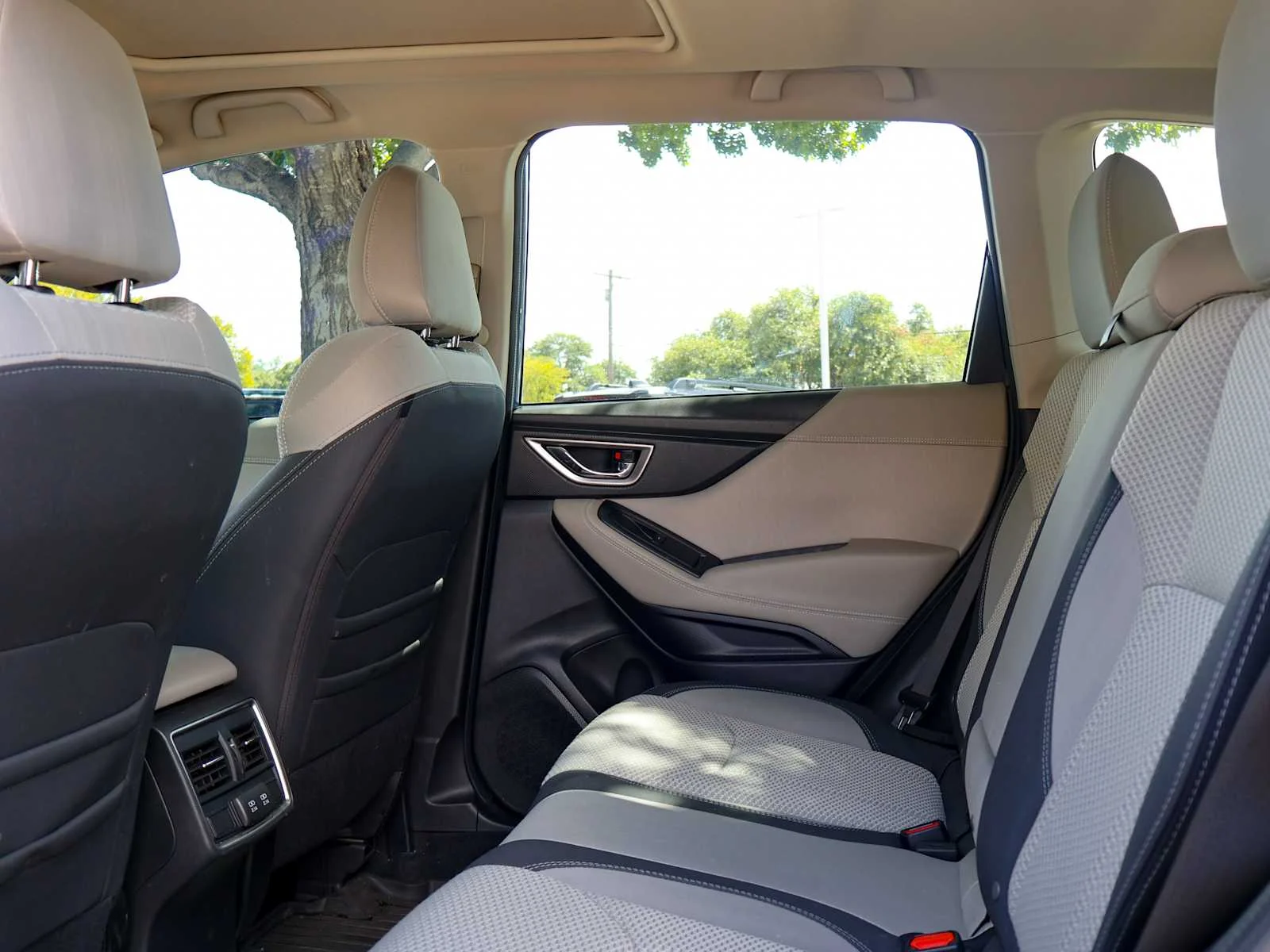 Used 2023 Horizon Blue Pearl Subaru Premium image 22