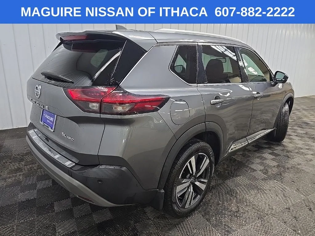 Used 2021 Gray Nissan SL image 10