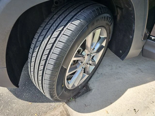 Certified Used 2022 Black GMC SLT image 30
