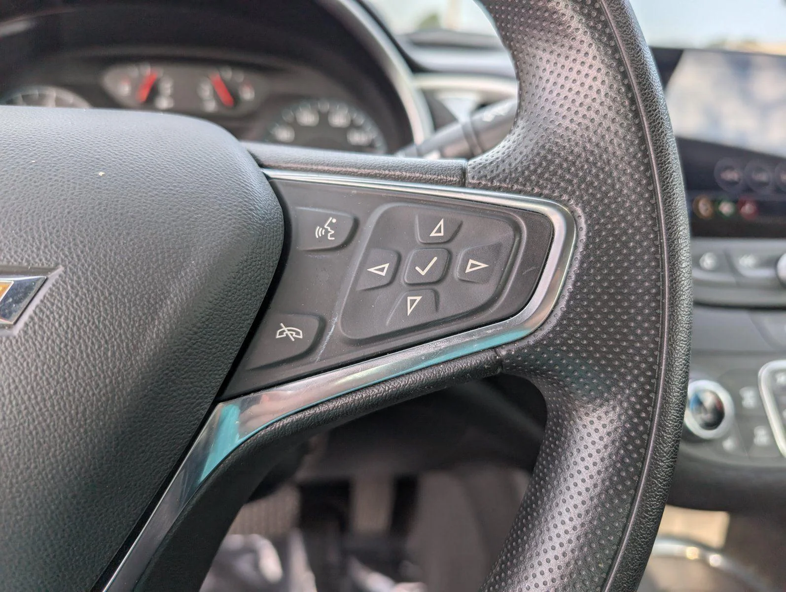 Used 2024 Sterling Gray Metallic Chevrolet 1LT image 25