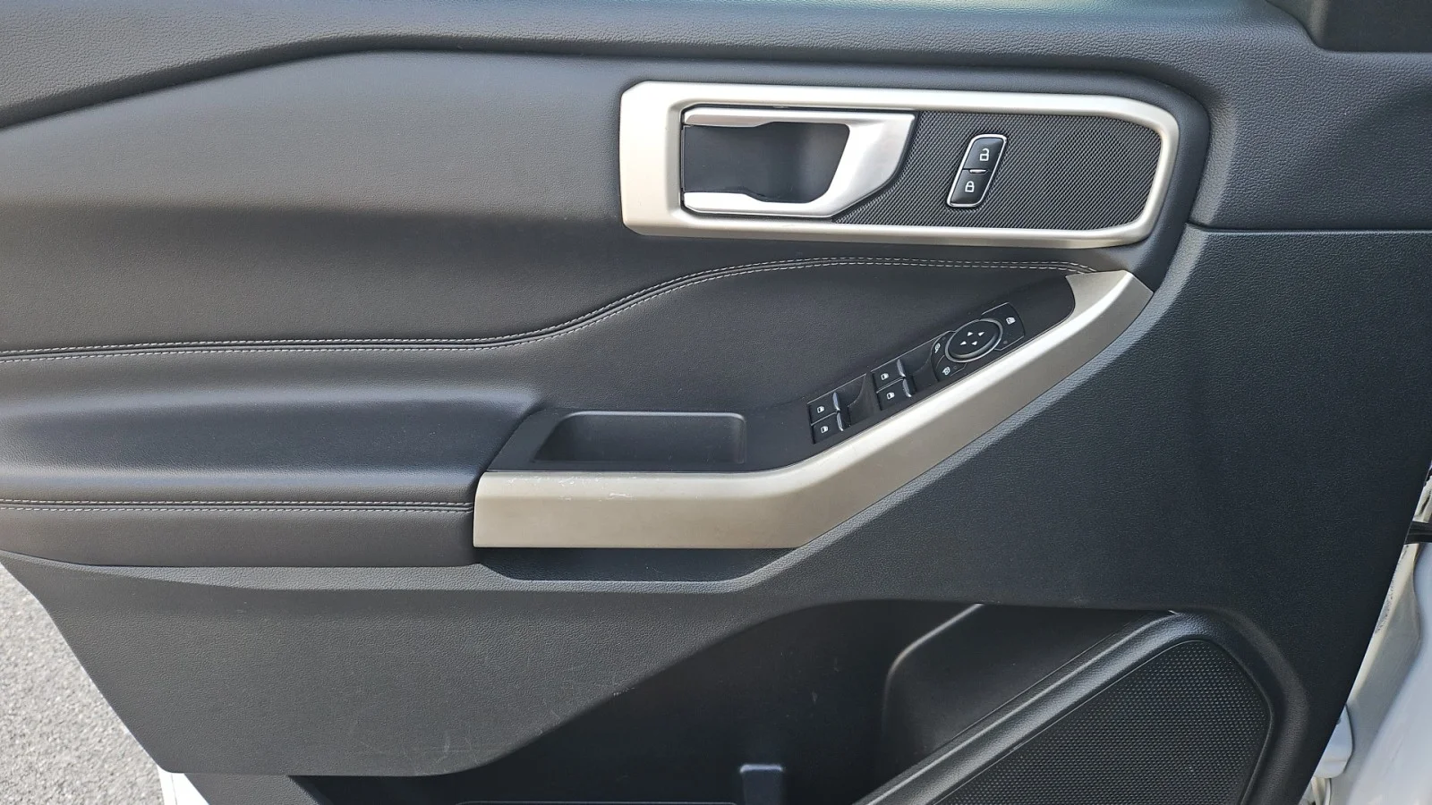 Used 2023 White Ford XLT image 11