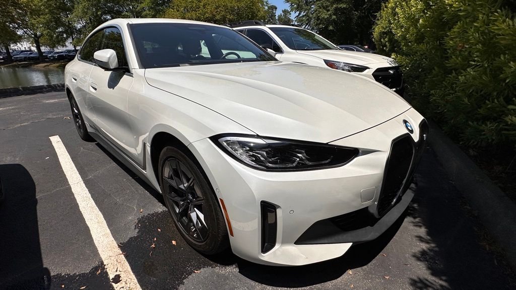 2023 BMW i4 eDrive40's photo