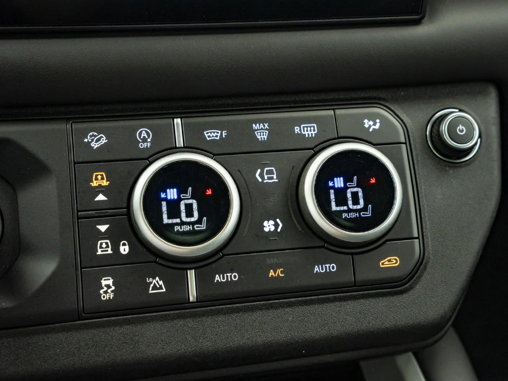 Used 2025 Black Land Rover V8 image 35