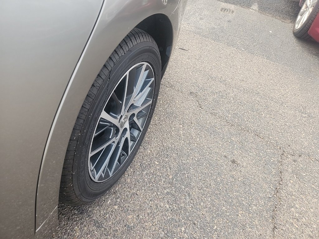 Used 2017 Silver Lexus 350 image 8
