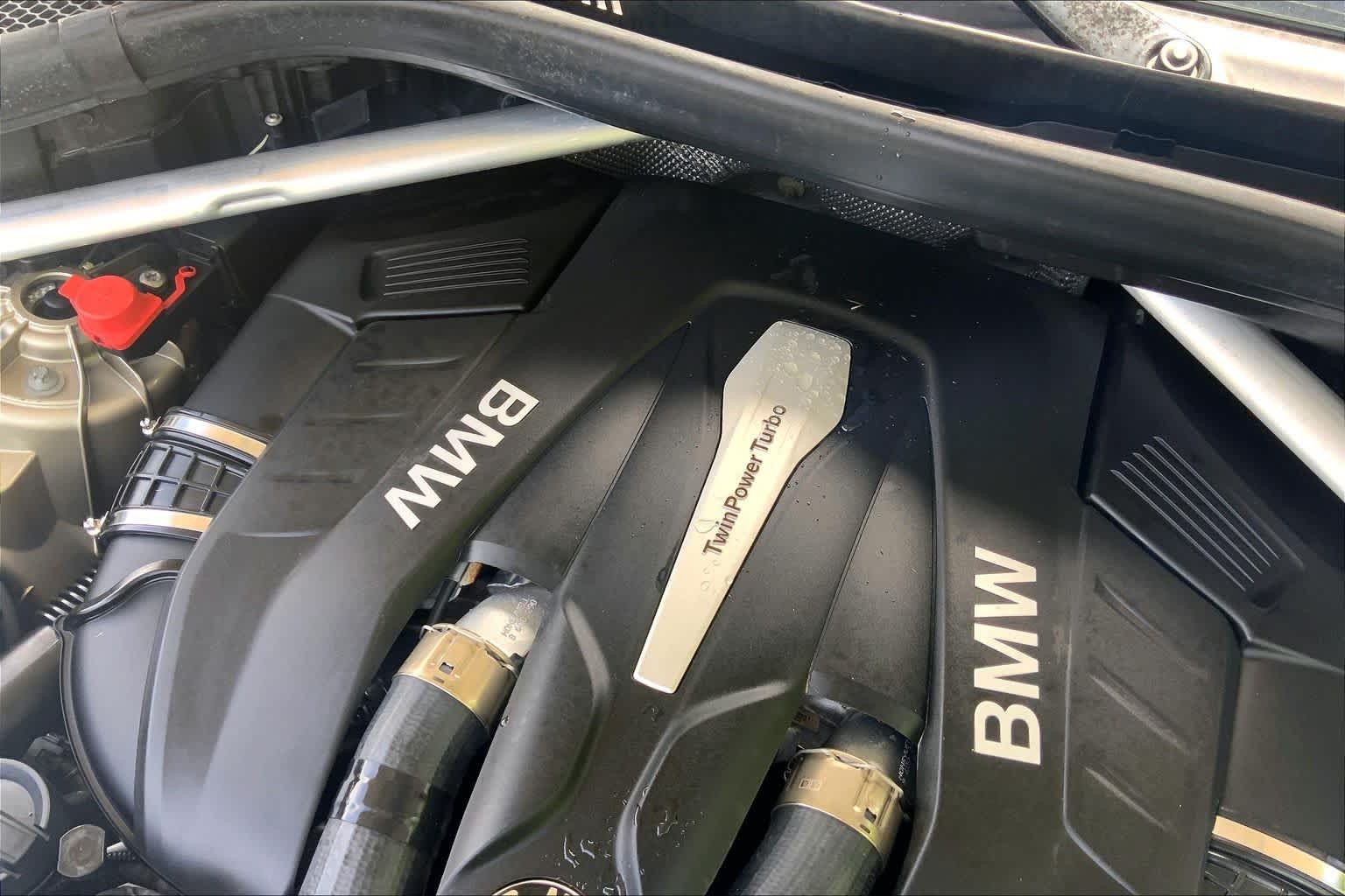 Used 2019 Sunstone Metallic BMW xDrive50i image 33