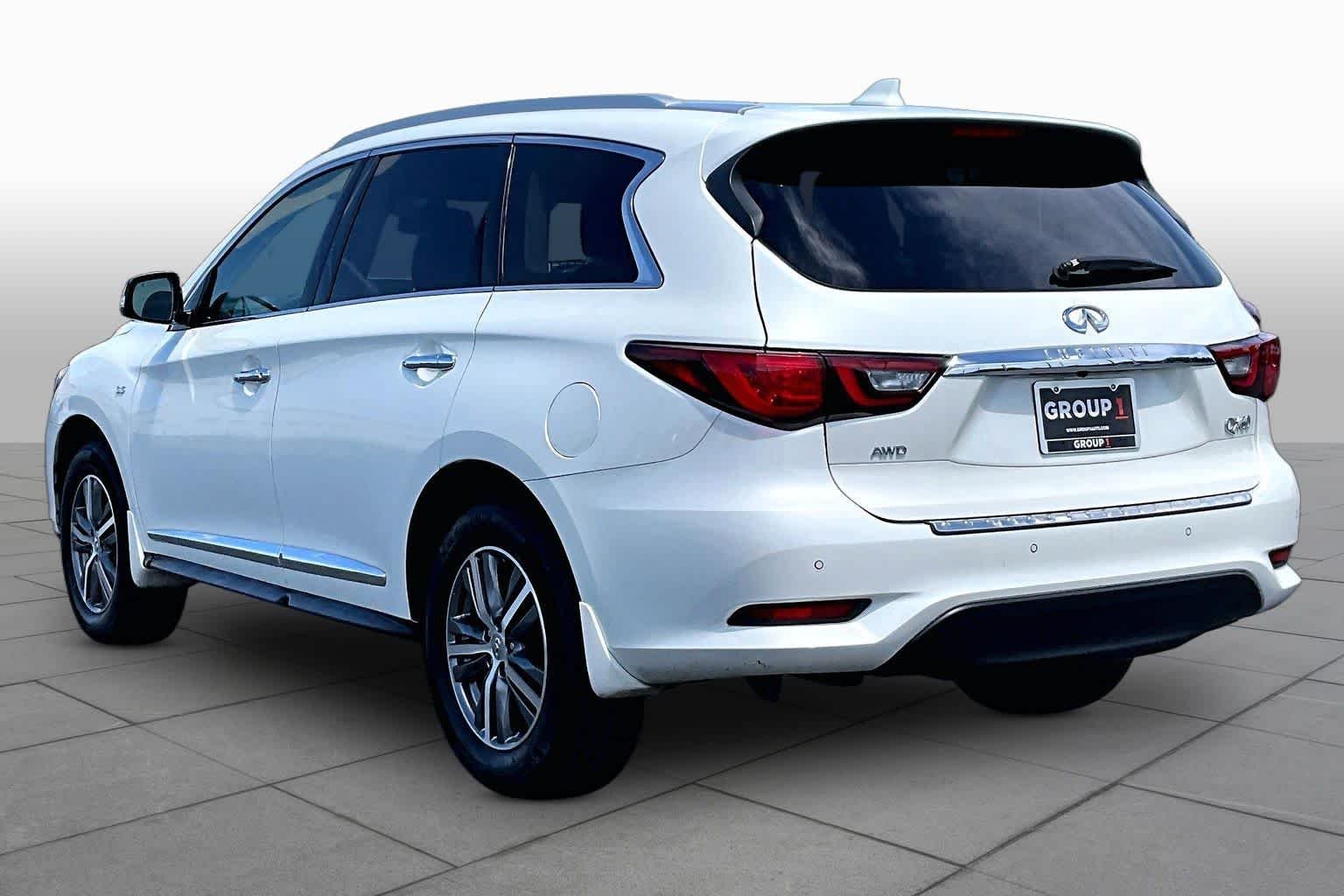 Used 2020 Majestic White INFINITI LUXE image 11