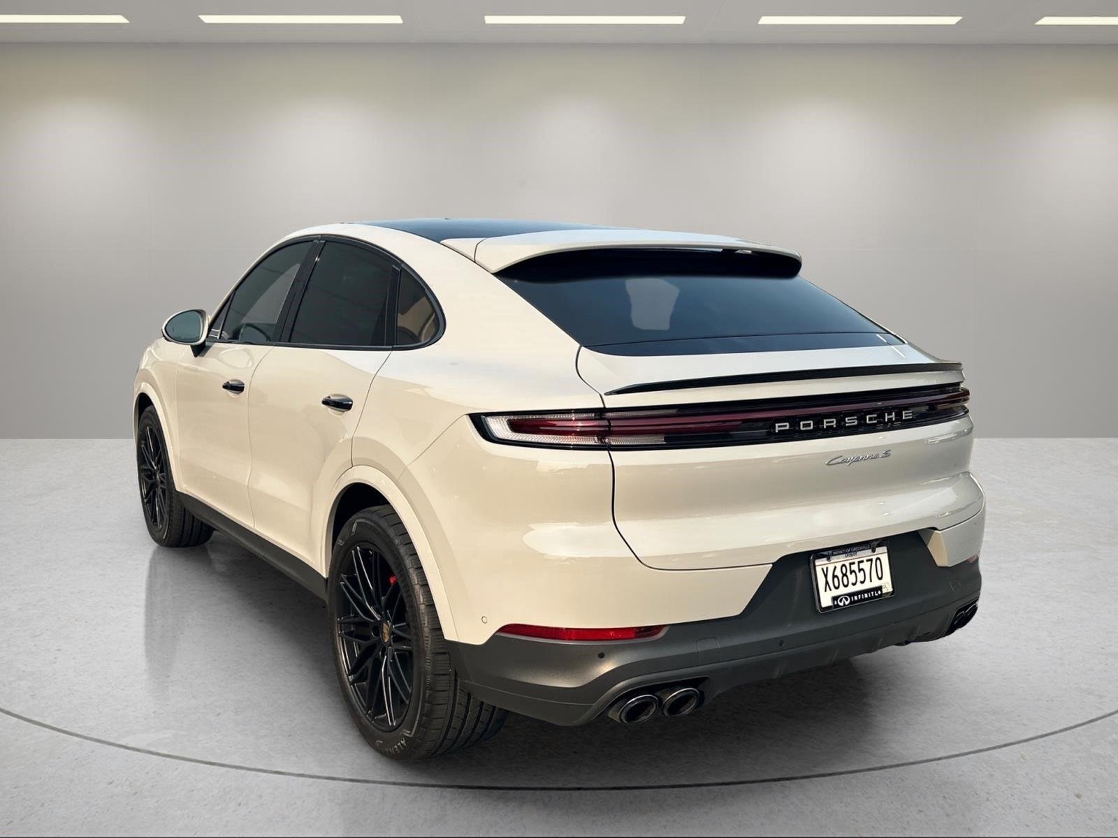 Used 2024 Chalk Porsche S image 3