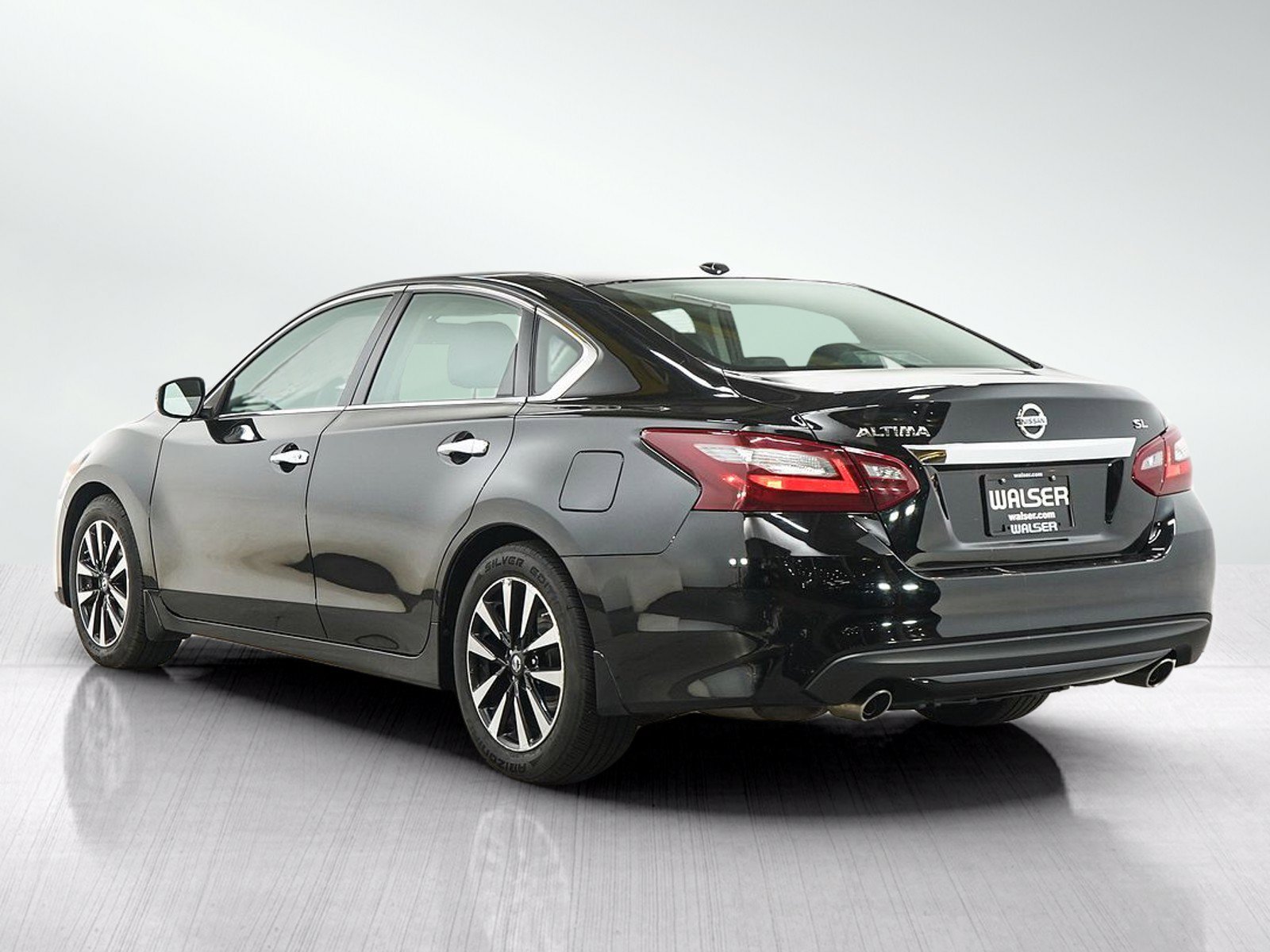 Used 2018 Super Black Clearcoat Nissan 2.5 SL Sedan image 3