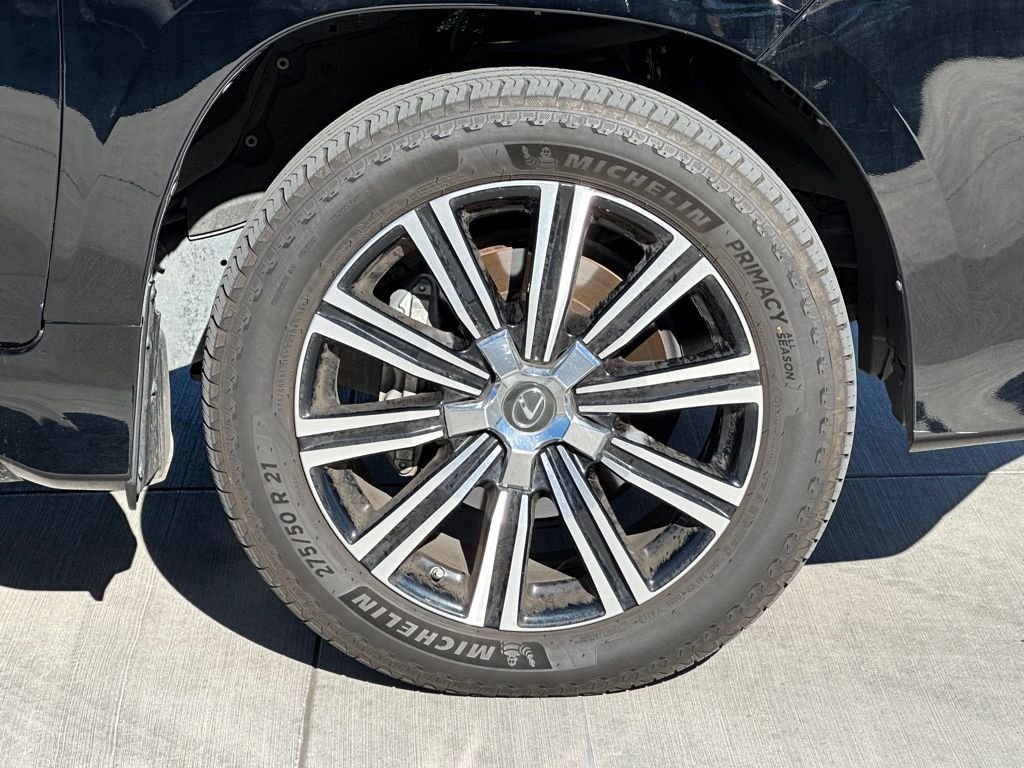 2020 Lexus LX 570 photo 4