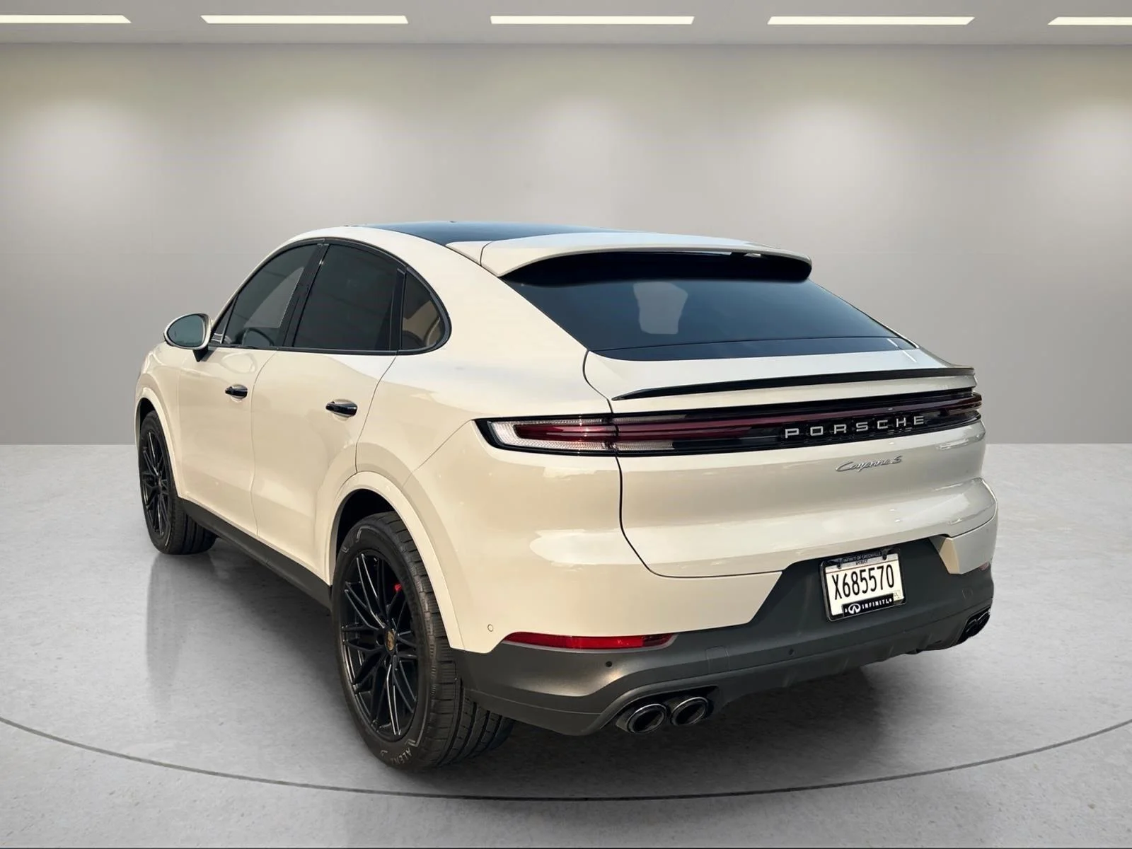 Used 2024 Chalk Porsche S image 3