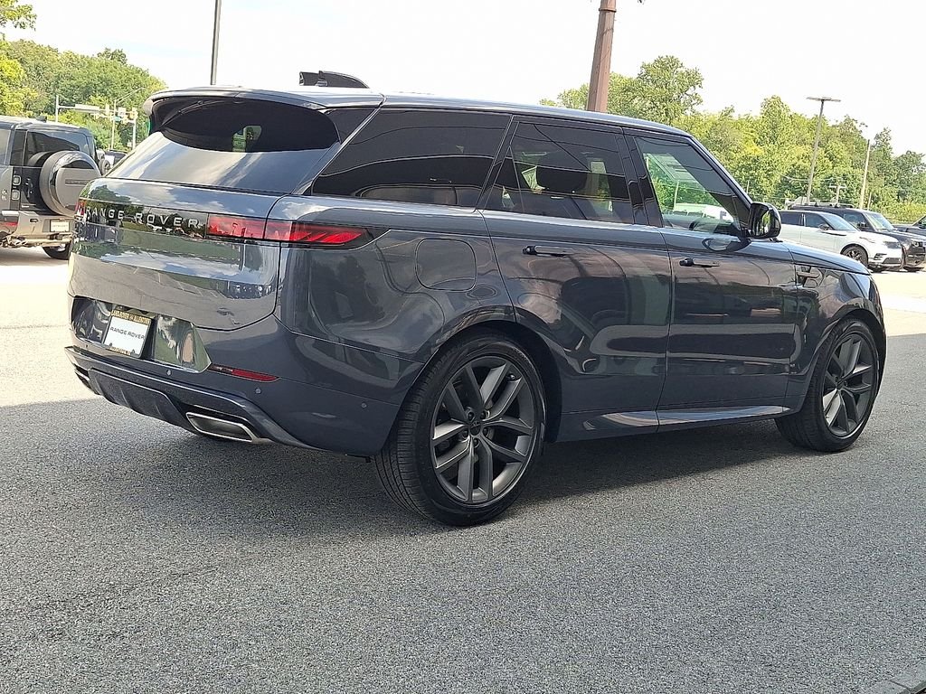 New 2026 Varesine Blue Land Rover Dynamic SE image 3