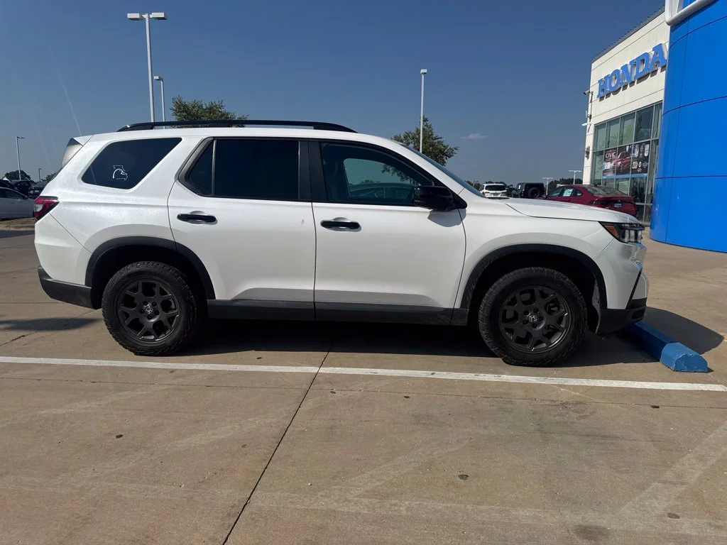 Used 2025 White Honda TrailSport image 3