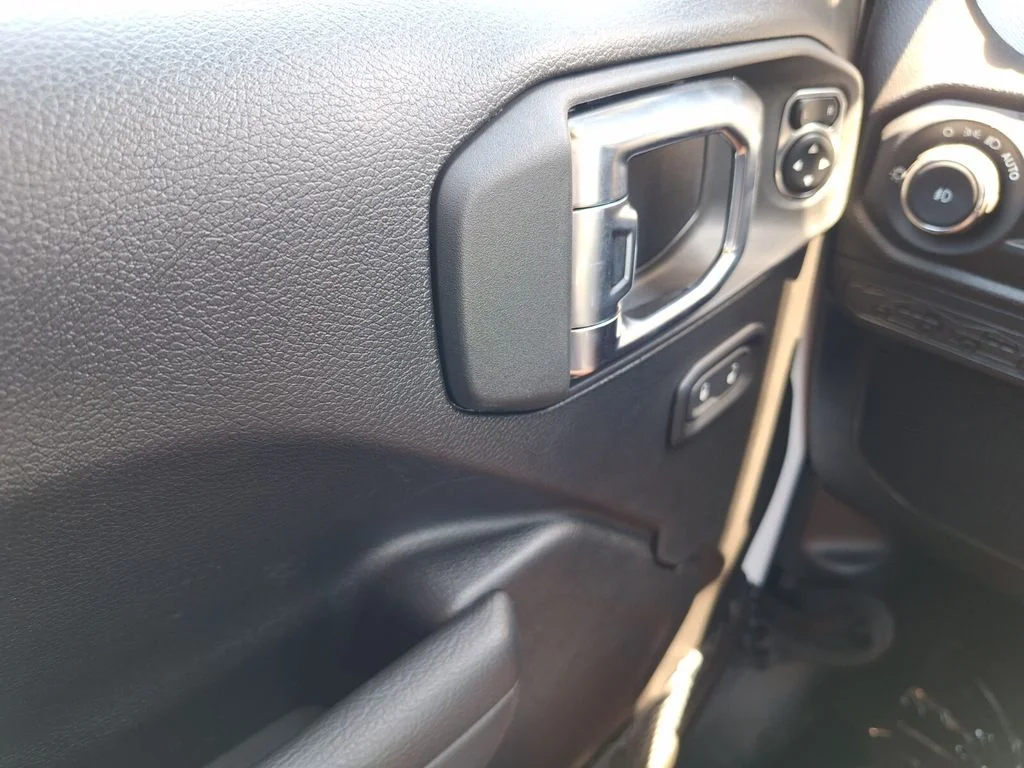 2025 Jeep Wrangler 4-Door Willys - Photo 25