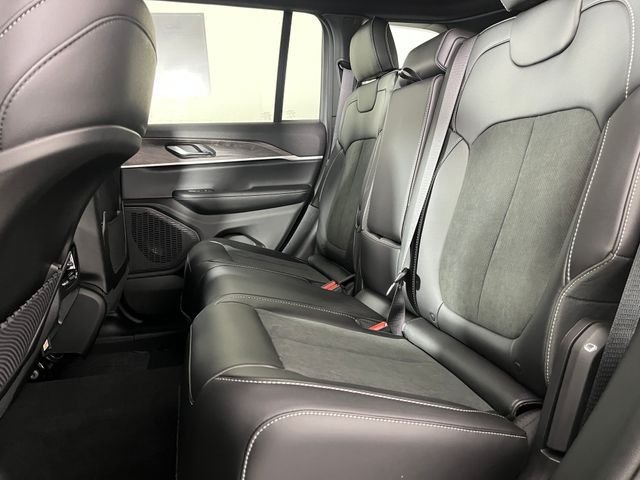 New 2026 Diamond Black Crystal Pearl-Coat Exterior Paint Jeep Altitude image 10