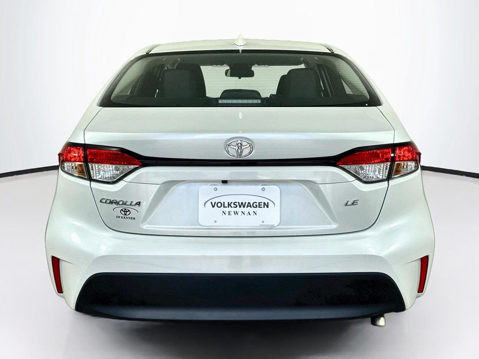 Used 2025 Wind Chill Pearl Toyota LE image 5