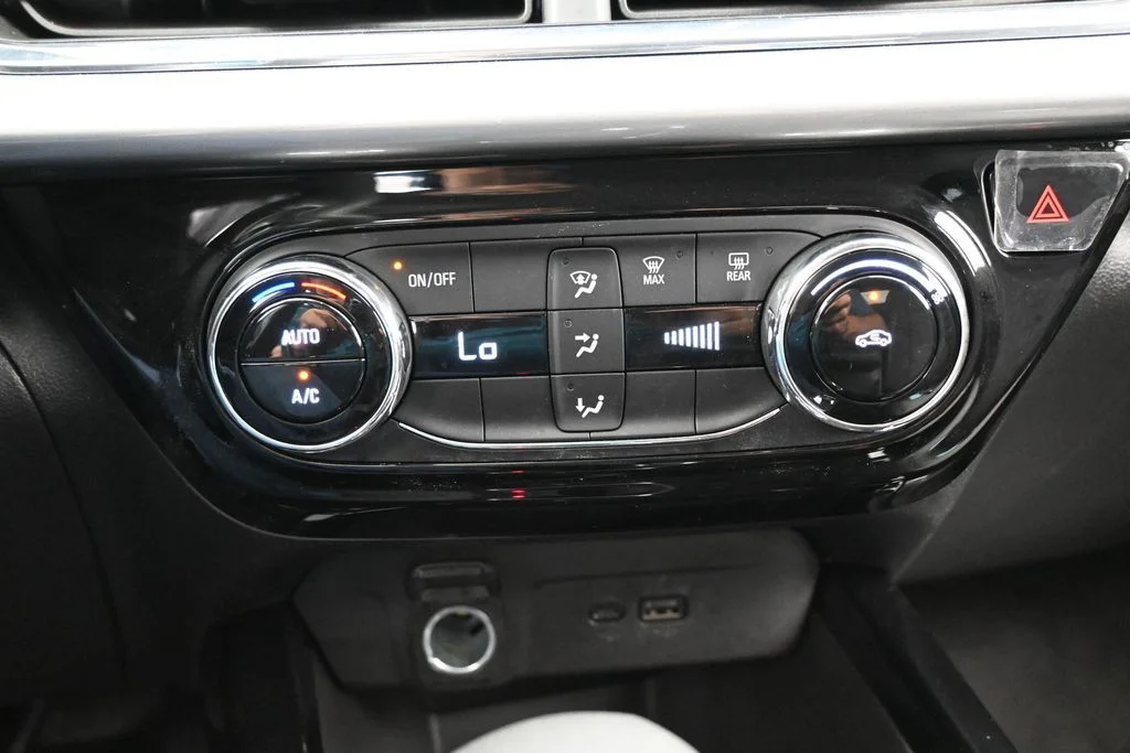 Used 2025 Mosaic Black Metallic Chevrolet LT image 21