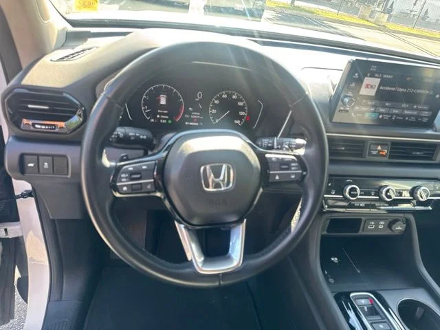 Certified Used 2023 Platinum White Pearl Honda EX-L image 15