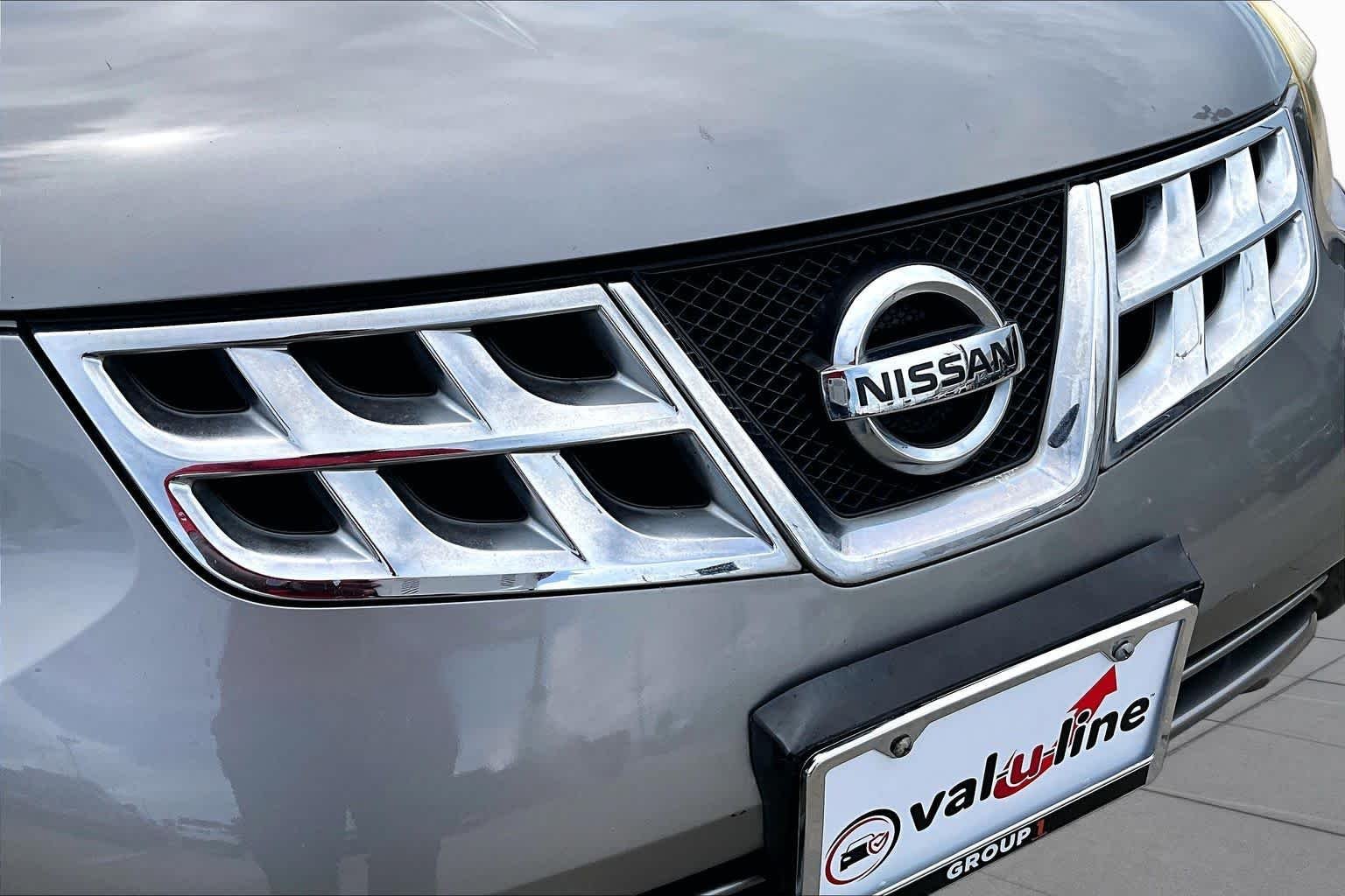 Used 2012 Platinum Graphite Nissan S image 28