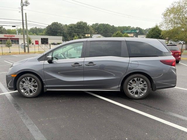Used 2025 Modern Steel Metallic Honda Touring image 5