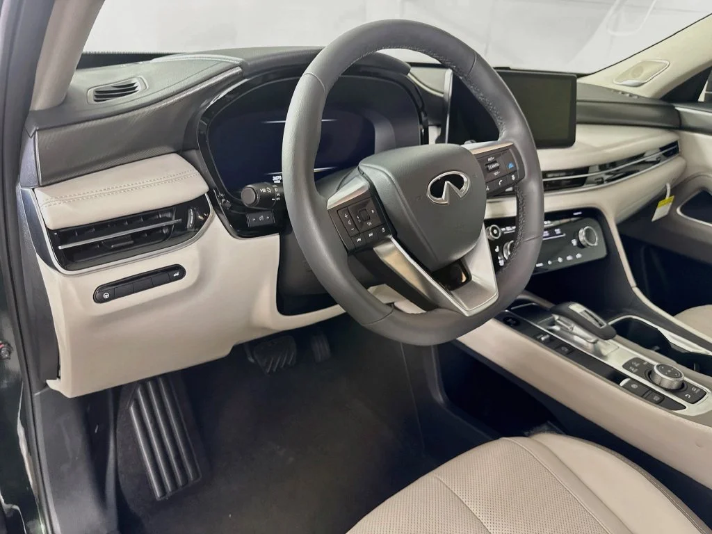 Certified Used 2027 Green INFINITI LUXE image 12