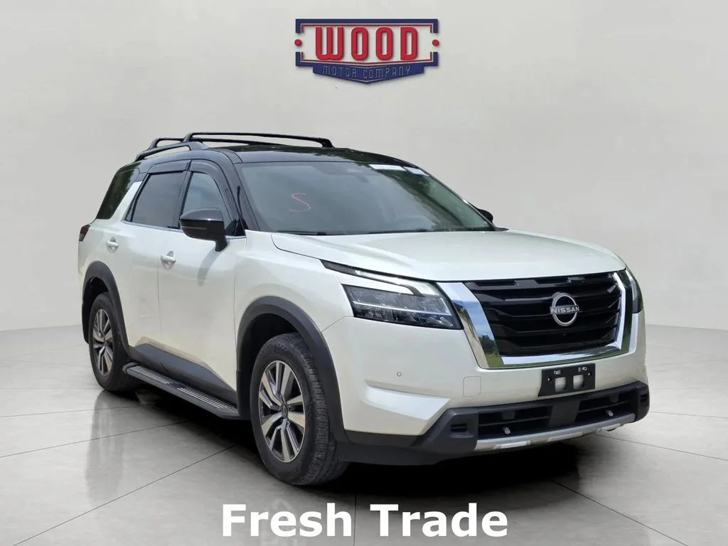Used 2023 Pearl White Tricoat Super Black Nissan SL image 1