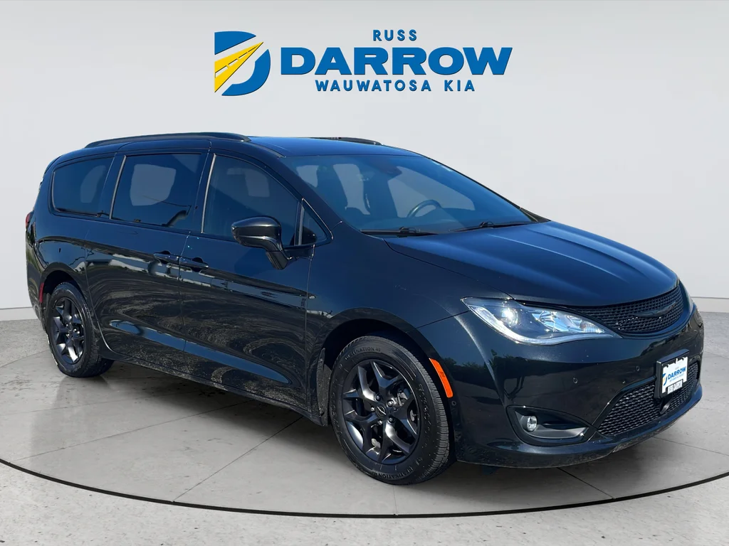 Used 2020 Black Chrysler Touring L image 7