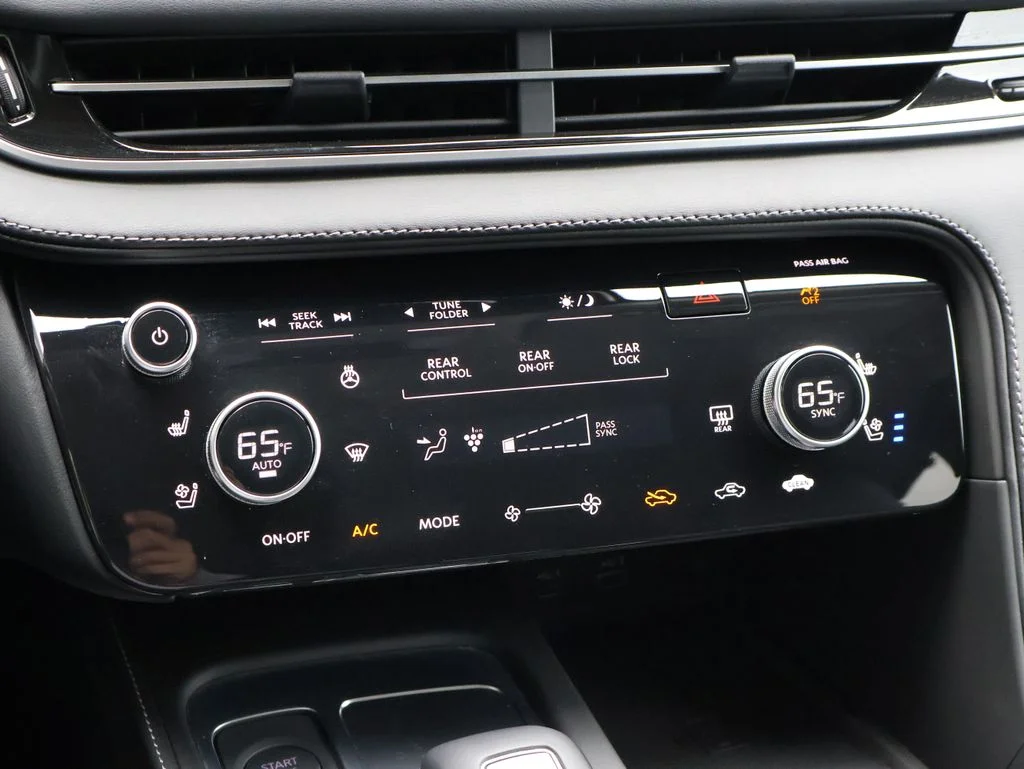 Used 2025 Gray INFINITI Sensory image 26