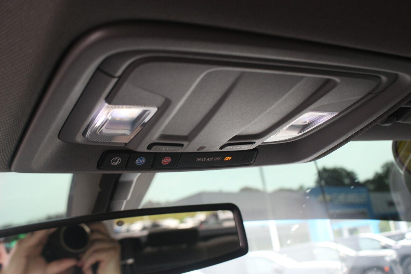 Used 2023 Silver Ice Metallic Chevrolet Custom image 23