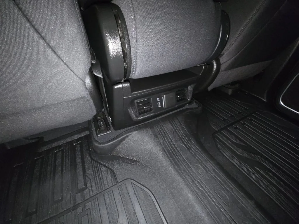 Certified Used 2025 Summit White GMC SLE image 34