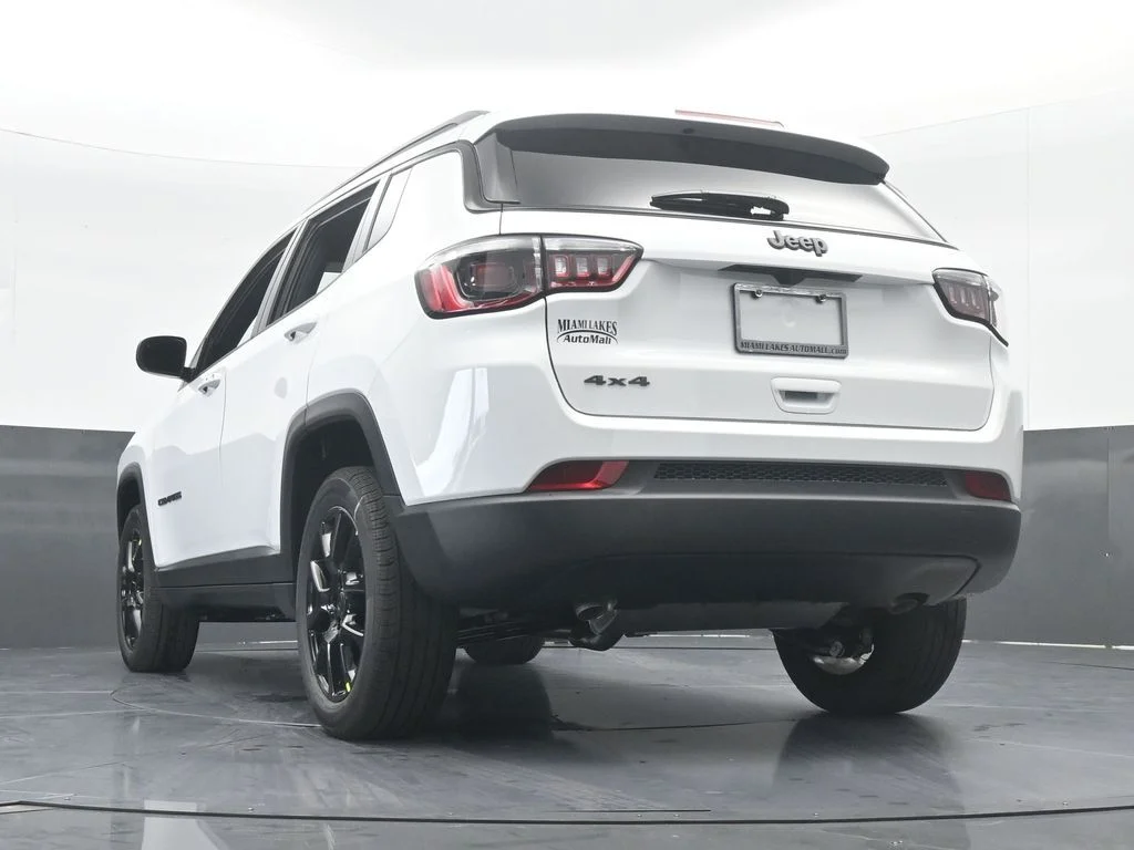New 2026 Bright White Clear-Coat Exterior Paint Jeep Latitude image 50