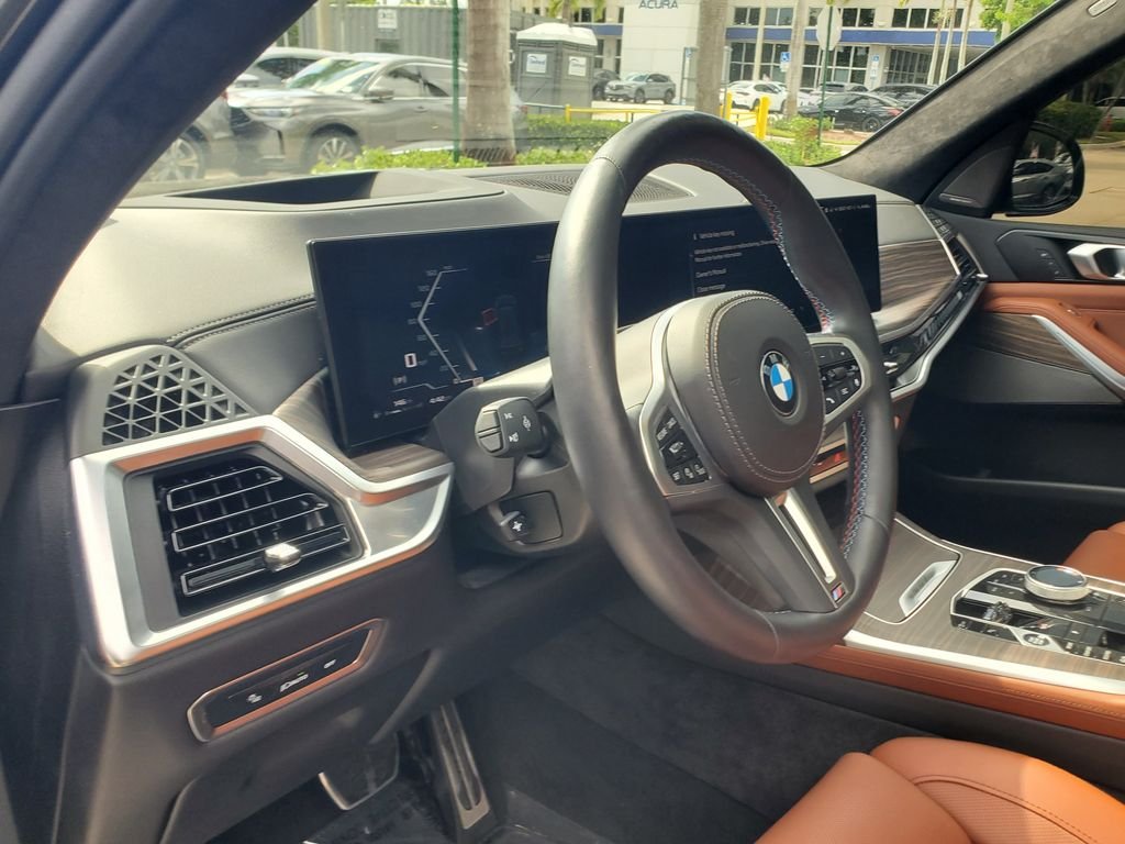 Used 2025 Green BMW M60i image 15